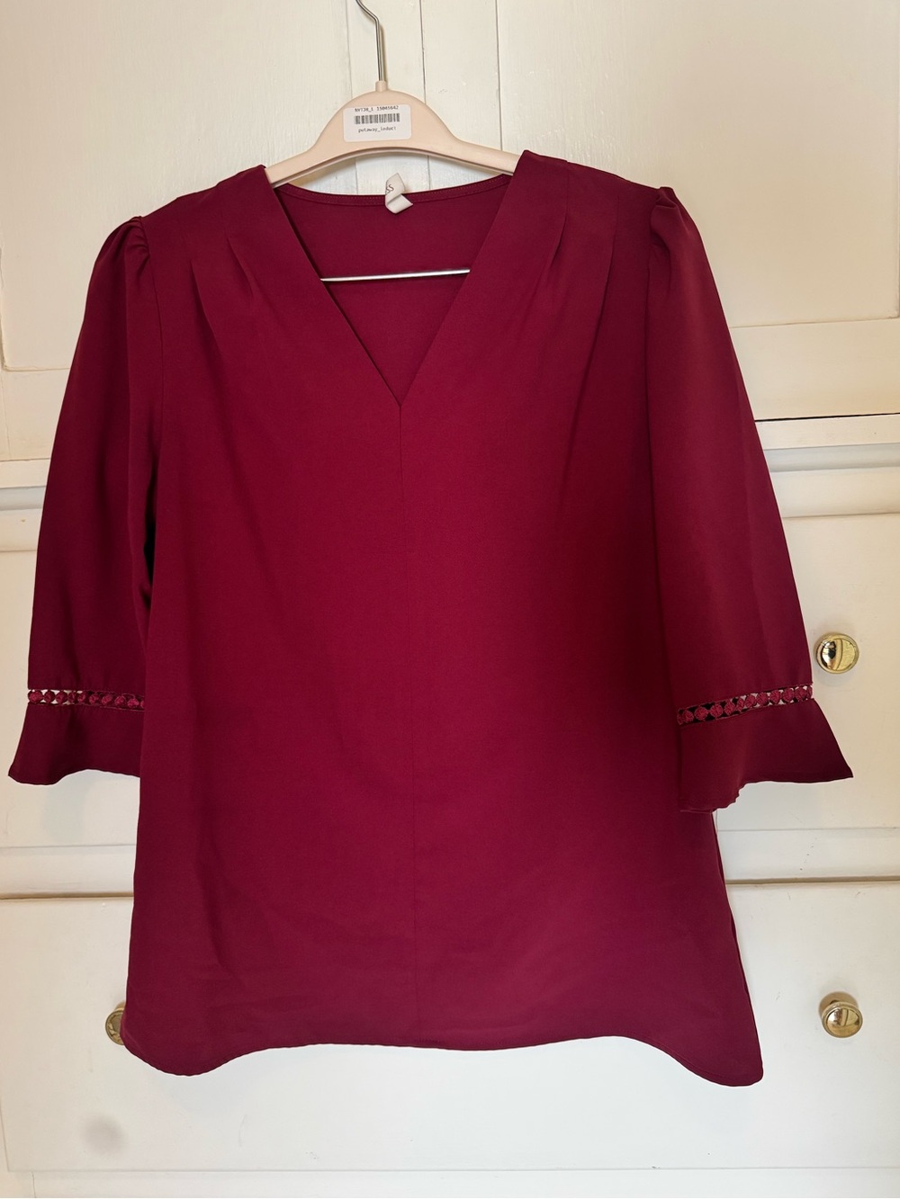 Womens V-Neck 3/4 Sleeve Blouse - Burgundy
